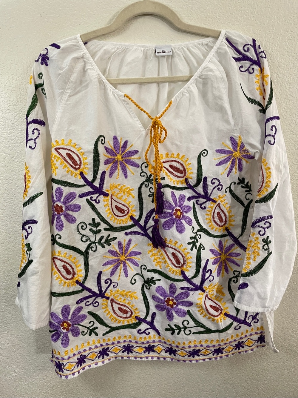 Impressions White blouse Floral Embroidery 100%cotton cottage core L19x25